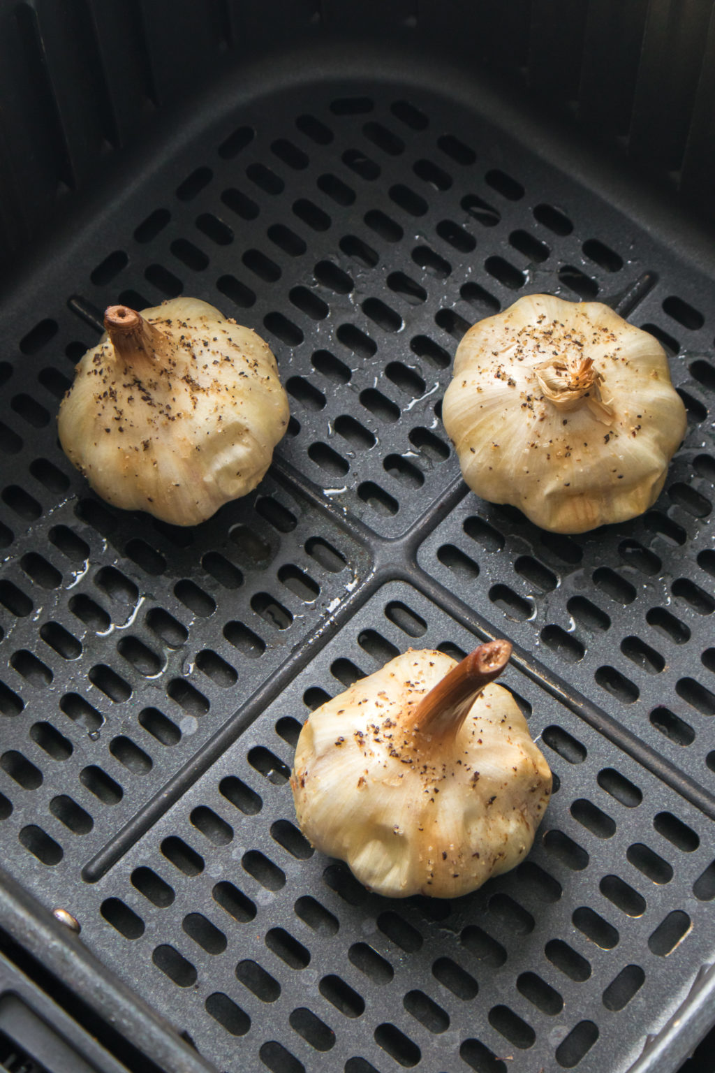 Air Fryer Roasted Garlic Bulbs